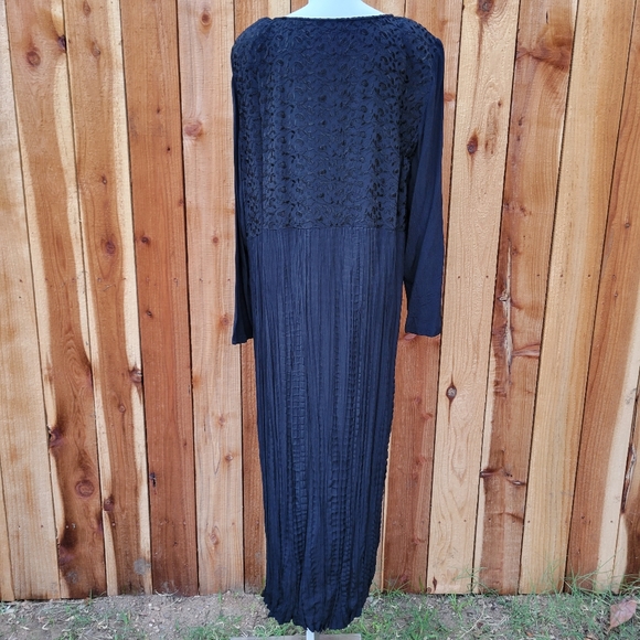 Black Broomstick Pleated Long Sleeve Dress Plus Size 18W - Picture 3 of 5